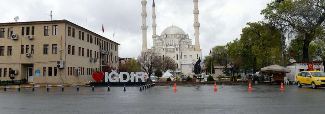 Iğdır Zeytin Filesi, Agril (Don kırağı örtüsü), Sera Örtüsü, Ebatlı Branda, Gölgelik File, ABK Siyah Taban Zirai Örtüsü, Siyah Mulch, Çilek Naylon, Mısır Silaj Örtüsü, Silaj File, Silaj Strech, Silaj Balya Ambalaj ve Baskılı - Baskısız Çuval, Bigbag